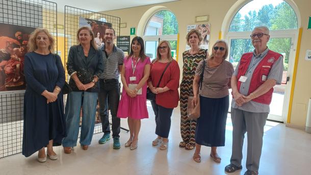 Foto di gruppo all'inaugurazione della mostra